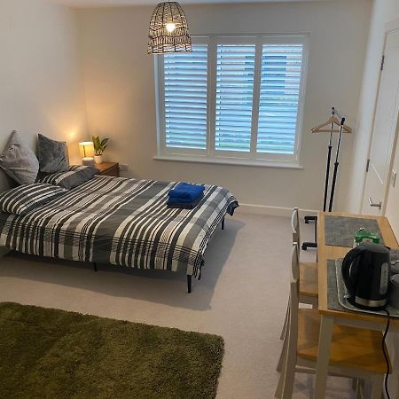 Very Large Double Room With Corner Sofa, Sky Tv, Netflix Etc, Fridge And Microwave Newhaven Esterno foto
