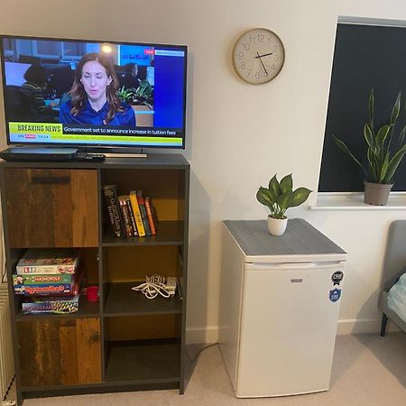 Very Large Double Room With Corner Sofa, Sky Tv, Netflix Etc, Fridge And Microwave Newhaven Esterno foto