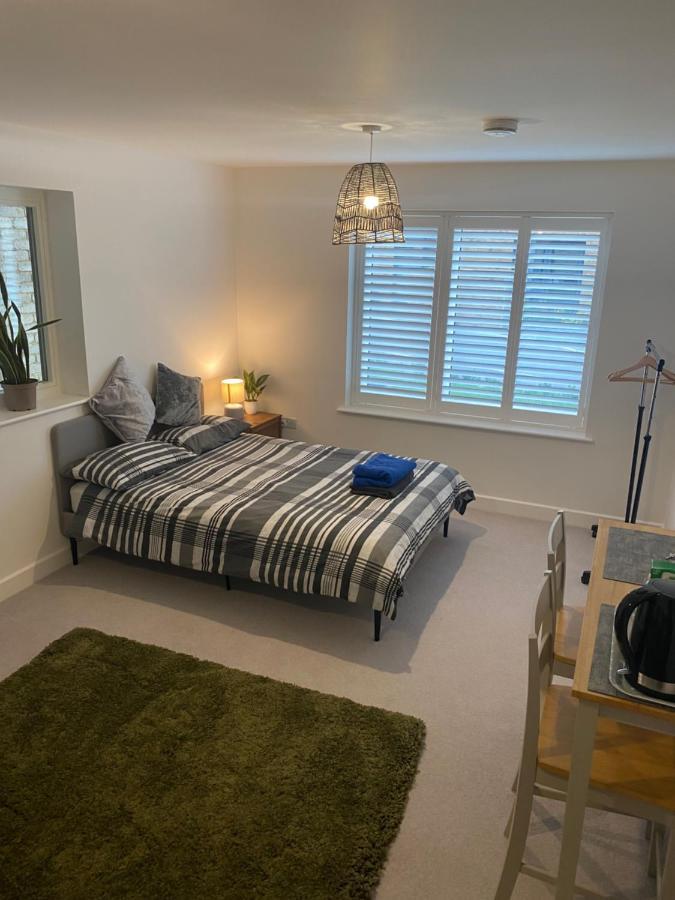 Very Large Double Room With Corner Sofa, Sky Tv, Netflix Etc, Fridge And Microwave Newhaven Esterno foto