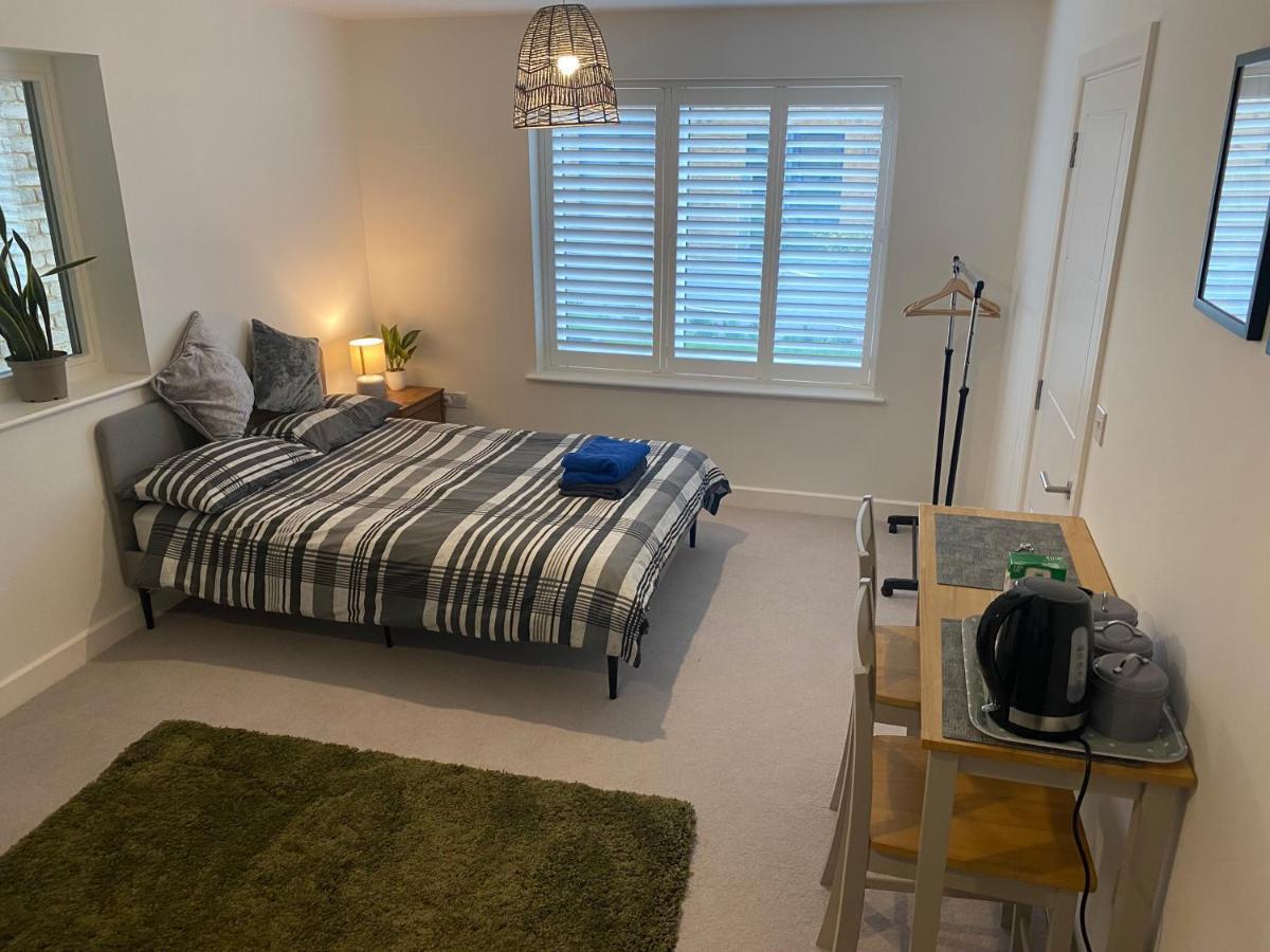Very Large Double Room With Corner Sofa, Sky Tv, Netflix Etc, Fridge And Microwave Newhaven Esterno foto