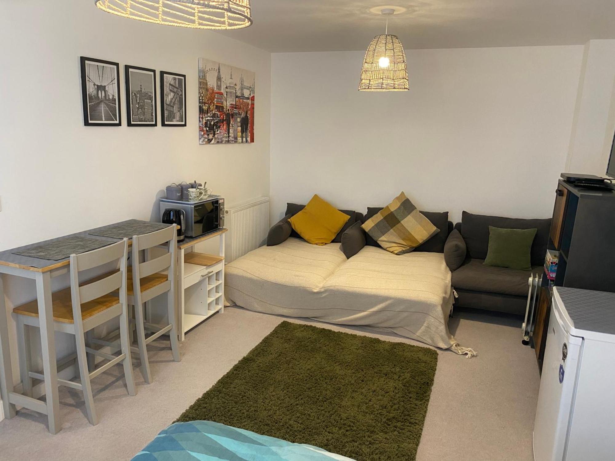 Very Large Double Room With Corner Sofa, Sky Tv, Netflix Etc, Fridge And Microwave Newhaven Esterno foto